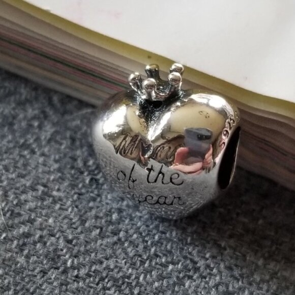 Pandora Mom Of The Year Heart Charm - Picture 4 of 8